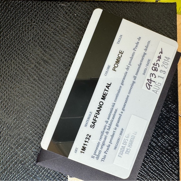 Prada Authentic Vintage Saffiano Leather Wallet - Picture 13 of 13